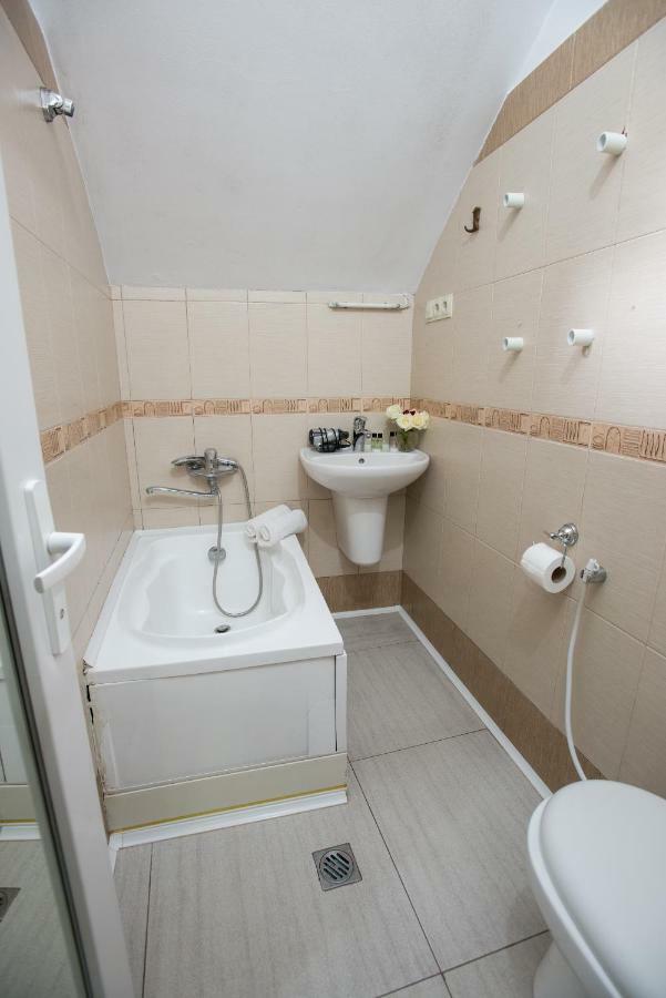 Accent Hotel Тбилиси Экстерьер фото