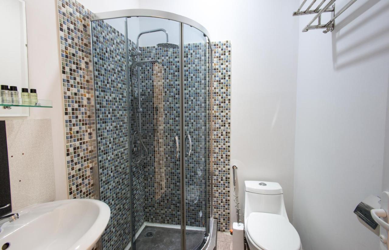 Accent Hotel Тбилиси Экстерьер фото
